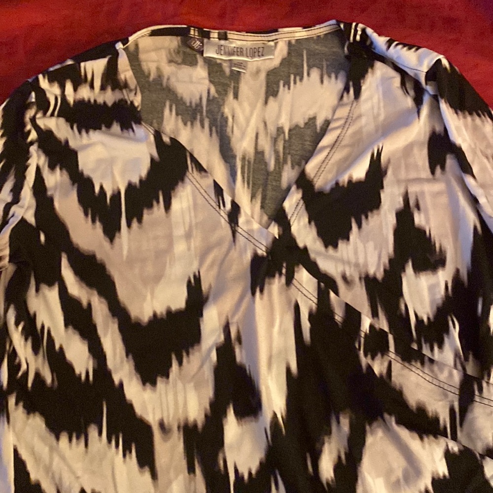 Jennifer Lopez xs black and white blouse very nice material for the summer